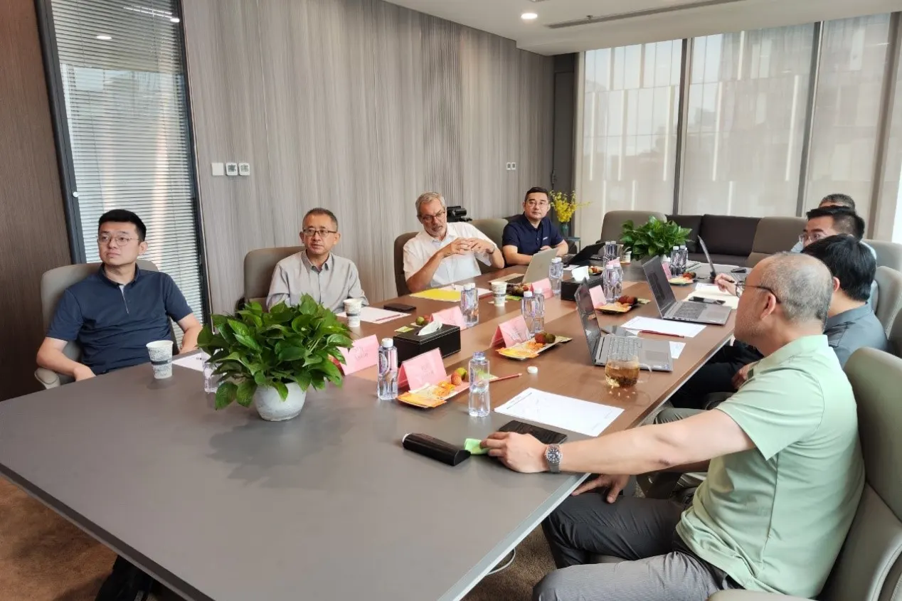 Chairman of PI International Xaver Schmidt paid a visit